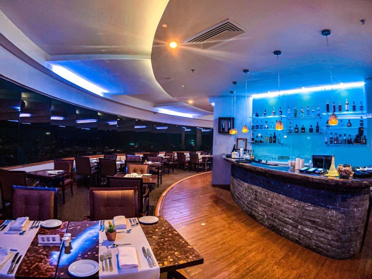 Hotel Dann Carlton Barranquilla Y Centro De Convenciones מראה חיצוני תמונה The bar at the 360° Restaurant