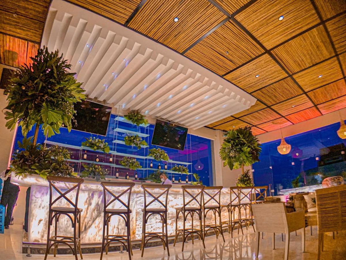 Hotel Dann Carlton Barranquilla Y Centro De Convenciones מראה חיצוני תמונה Sky Bar