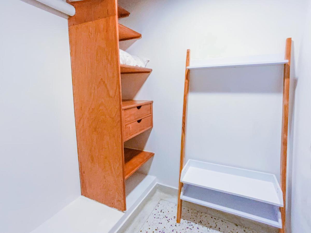 Hotel Dann Carlton Barranquilla Y Centro De Convenciones מראה חיצוני תמונה A ladder-type library ladder