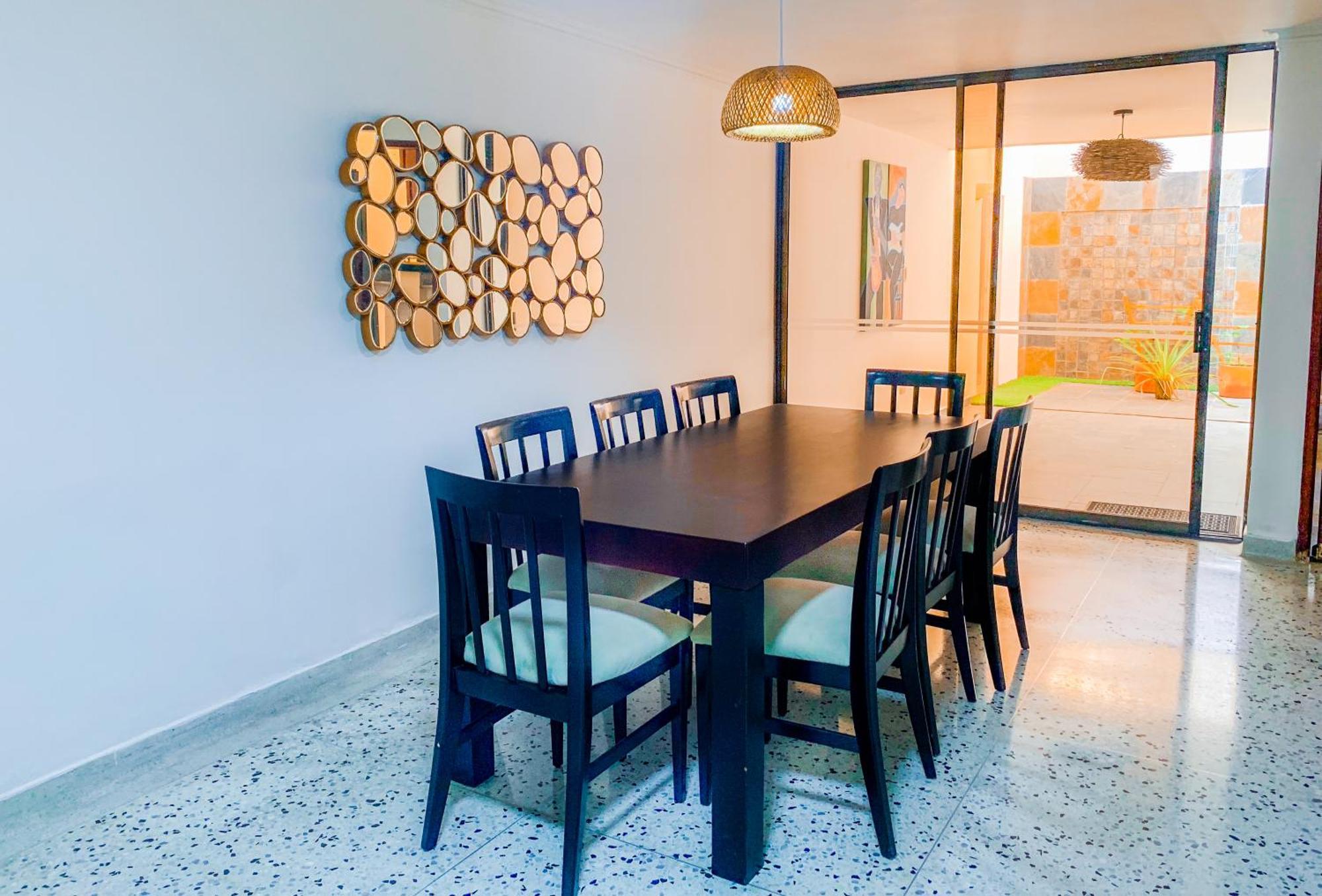 Hotel Dann Carlton Barranquilla Y Centro De Convenciones מראה חיצוני תמונה A dining room in a house