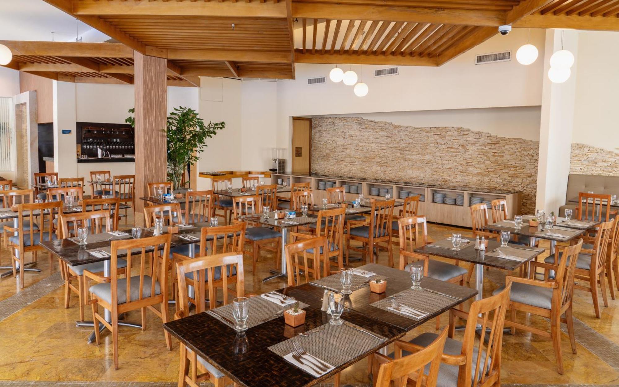 Hotel Dann Carlton Barranquilla Y Centro De Convenciones מראה חיצוני תמונה The dining room at the restaurant
