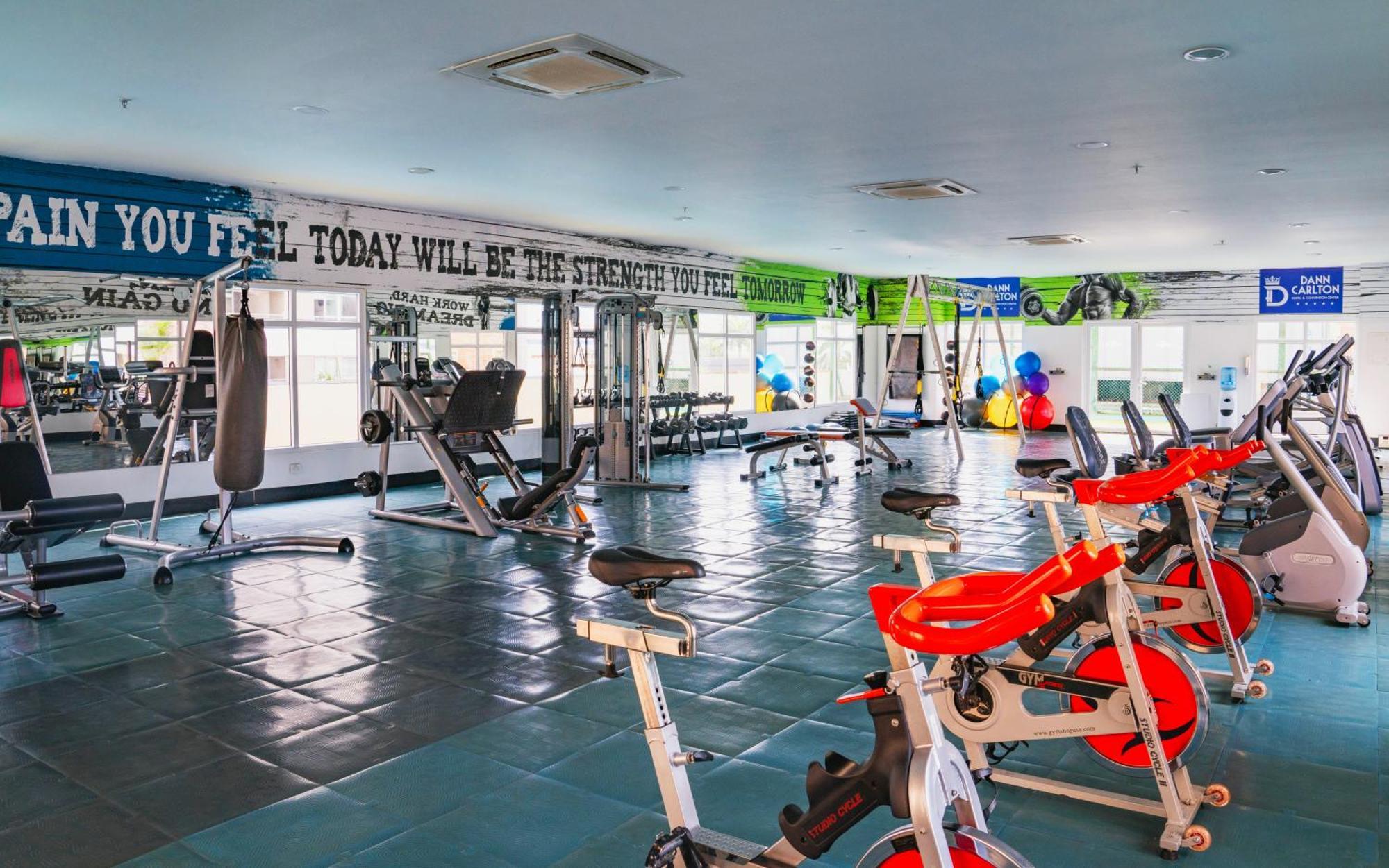 Hotel Dann Carlton Barranquilla Y Centro De Convenciones מראה חיצוני תמונה The gym at the University of Asia Pacific