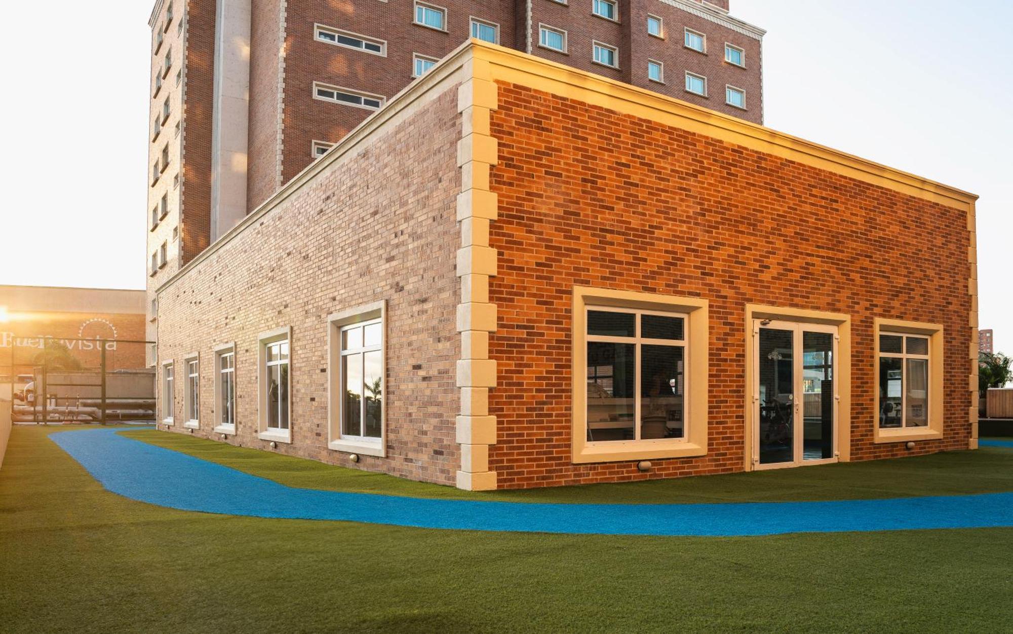 Hotel Dann Carlton Barranquilla Y Centro De Convenciones מראה חיצוני תמונה The exterior of the school's building