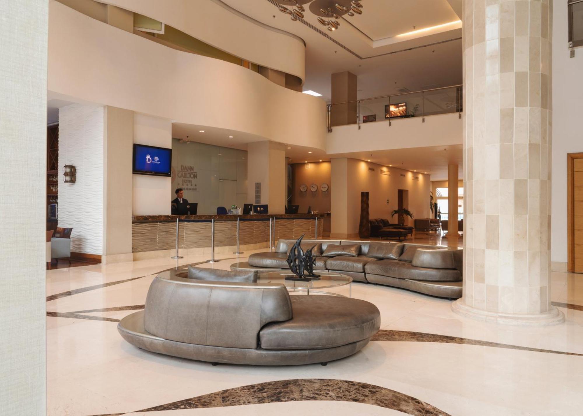 Hotel Dann Carlton Barranquilla Y Centro De Convenciones מראה חיצוני תמונה Lobby