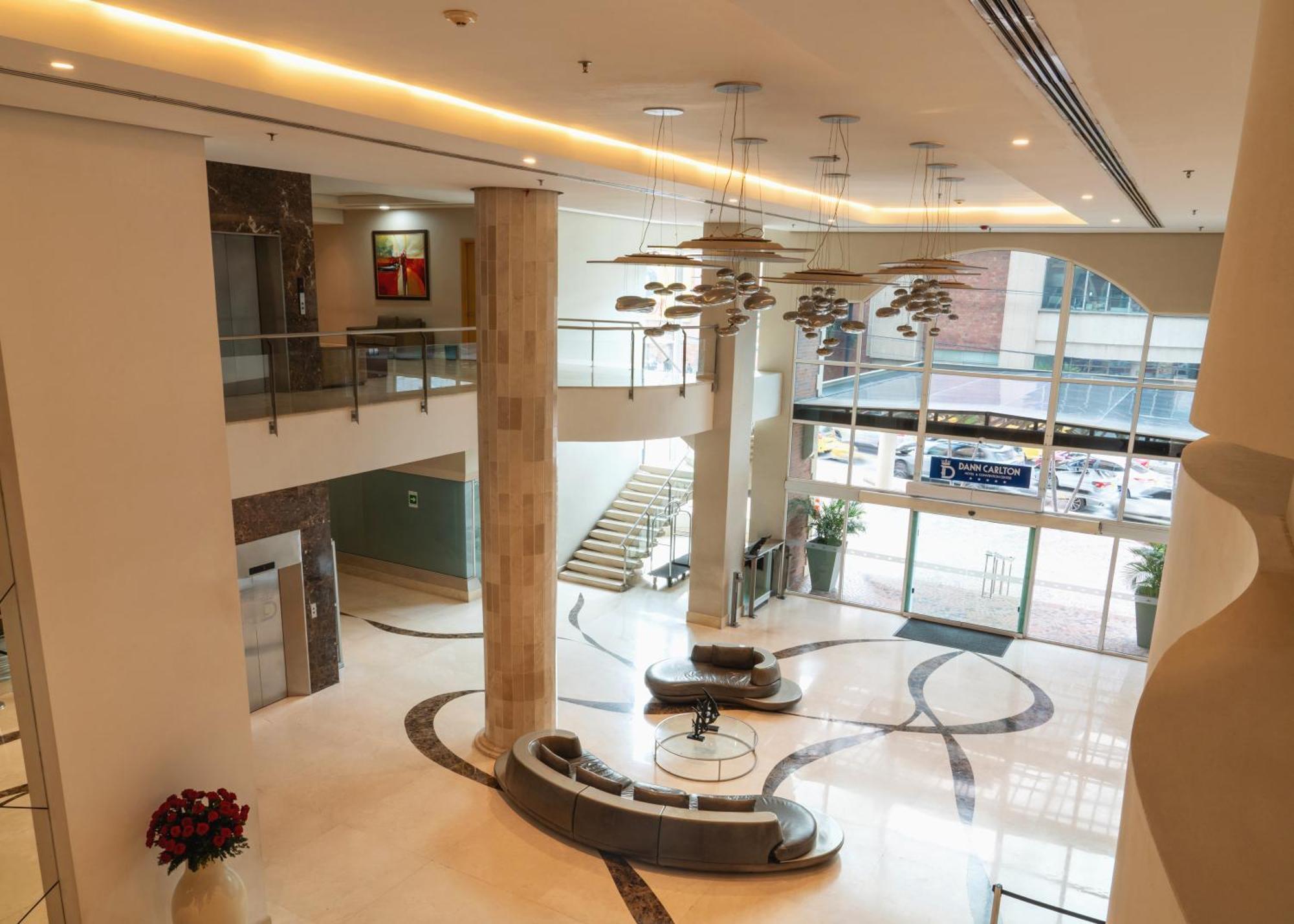 Hotel Dann Carlton Barranquilla Y Centro De Convenciones מראה חיצוני תמונה The lobby of the hospital