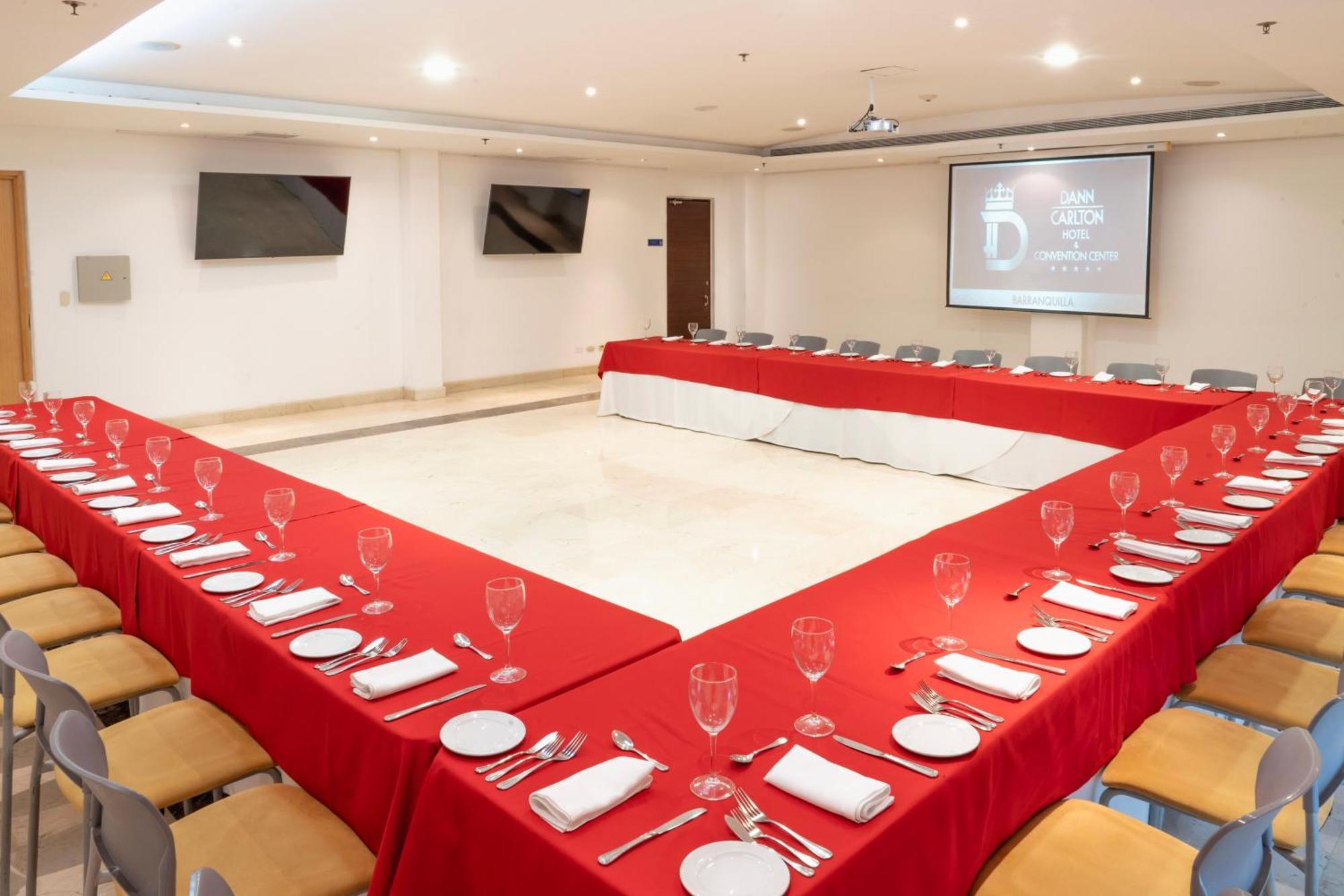 Hotel Dann Carlton Barranquilla Y Centro De Convenciones מראה חיצוני תמונה The U-shaped table