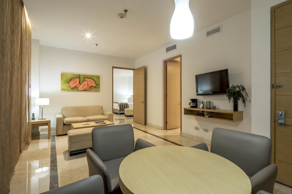 Hotel Dann Carlton Barranquilla Y Centro De Convenciones מראה חיצוני תמונה A suite at the hotel